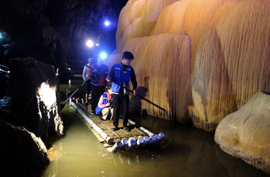 Khám phá vẻ đẹp kỳ vỹ động Ngườm Ngao   5