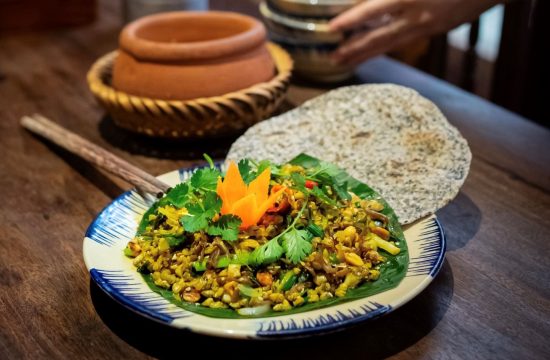 Hến xúc bánh tráng – món ăn dân dã đậm vị Huế 11