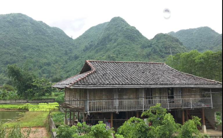 Homestay Ông Vấn (nhà sàn truyền thống cộng đồng)