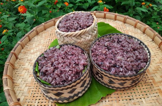 Xôi trám đen - món ăn dân dã nổi tiếng của Cao Bằng  1