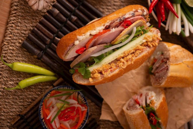 Bánh mì Hà Nội - Đỉnh cao ẩm thực đường phố Việt 141