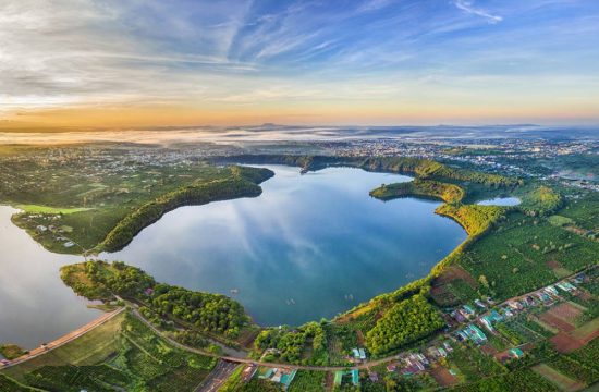 Biển Hồ Pleiku: Viên Ngọc Xanh Giữa Cao Nguyên Gia Lai 7