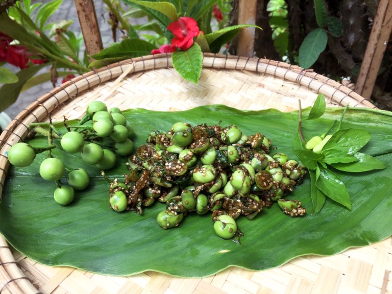 Cà đắng nướng giã muối ớt