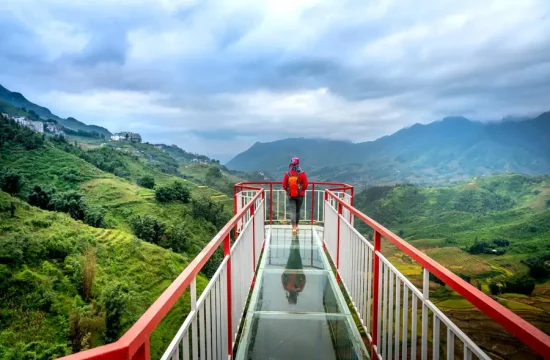 Cầu kính Sapa - trải nghiệm lơ lửng trên độ cao 2000m 11