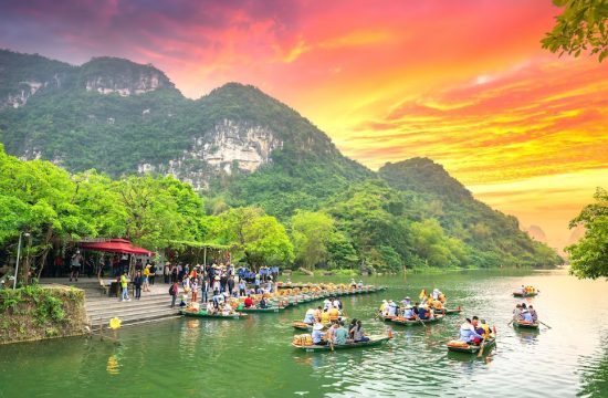 Lịch trình 3 ngày 2 đêm: Khám Phá Ninh Bình (cũ) – Di Sản Thế Giới & Non Nước Hùng Vĩ 11