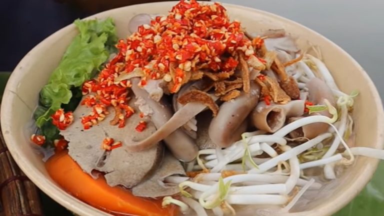 HỦ TIẾU HẤP – ĐẶC SẢN DÂN DÃ GIỮA PHỐ SÔNG LONG XUYÊN