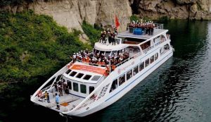 Trải nghiệm du thuyền lòng hồ Hòa Bình – “Vịnh Hạ Long trên núi” 15