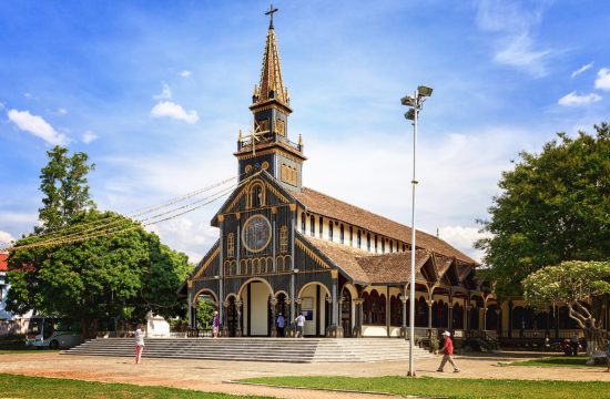 Nhà thờ gỗ Chính tòa Kon Tum – báu vật nằm giữa núi rừng Tây Nguyên bạt ngàn 17