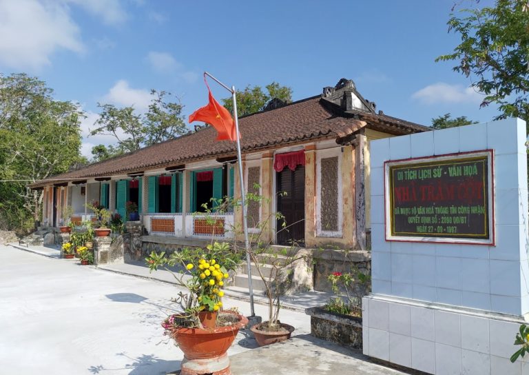 Nhà cổ trăm cột – Ngôi nhà rường độc đáo kiểu Huế ở miền Tây