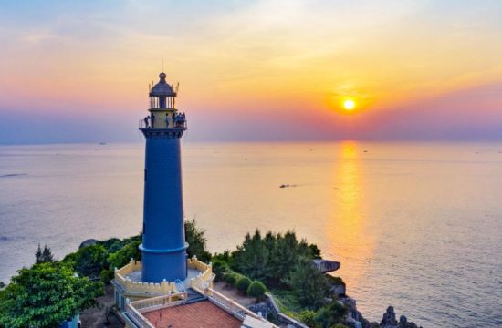 Biển Bãi Môn - Bãi biển đón ánh mặt trời đầu tiên ở Việt Nam 3