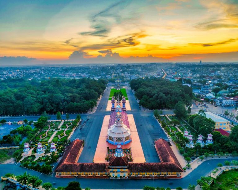 Tòa Thánh Tây Ninh – Công trình kiến trúc tôn giáo nổi tiếng thế giới