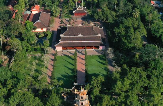 Lịch trình khám phá Huế 2 ngày 1 đêm Cầu Tràng Tiền - Lăng Khải Định - Chùa Thiên Mụ 11