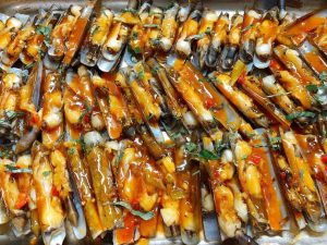 Ốc móng tay xào me – Món ngon khó cưỡng giữa lòng Bãi Cháy 1