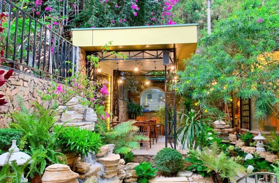 Eco Cafe – Quán cafe sân vườn hồ cá Koi cực đẹp tại Bãi Cháy 13