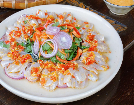 Gỏi cá mai – Món đặc sản “nhẹ nhàng” dành cho người sợ mùi tanh