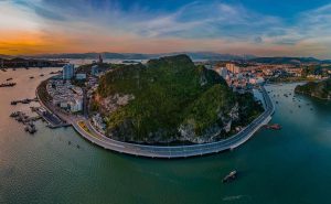 Du lịch Đỉnh núi Bài Thơ – Điểm check-in ngắm toàn cảnh Hạ Long 3