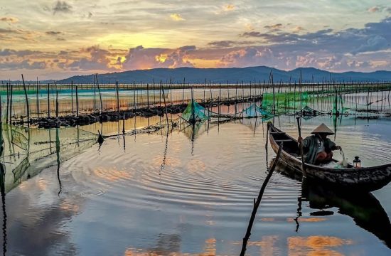 Đầm Ô Loan – Vẻ đẹp sơn thủy hữu tình và thiên đường sò huyết của Đắk Lắk mới 11